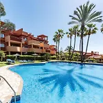 Bajo Con Acceso Directo Desde La Terraza A La Piscina Y Parking Privado En La Reserva De By Sunny Residences マルベーリャ