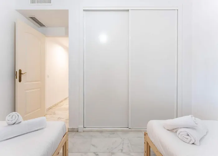 Apartmento En Con Acceso Directo A La Piscina! * Marbella